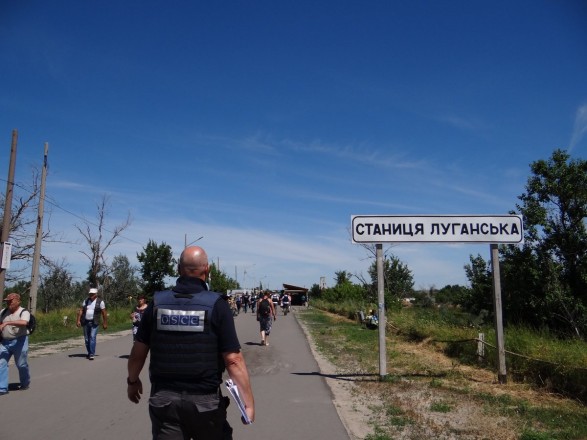 Отчет ОБСЕ: у Станицы Луганской заприметили боевиков с повязками СЦКК