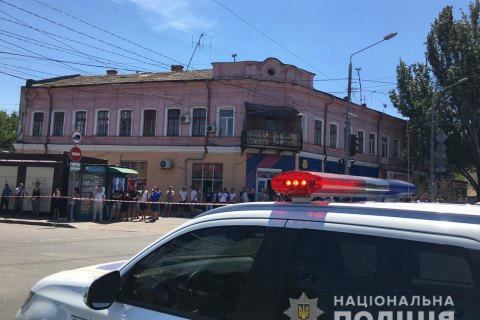 Из кредитного учреждения в Одессе выпустили двух заложниц, злоумышленника застопорили(освежено)