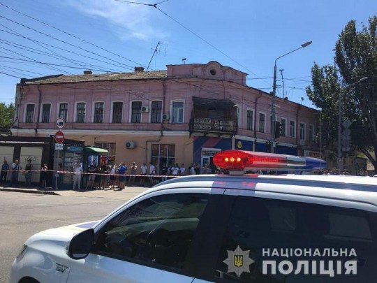 «Гром» в Одессе: безвестный взял в заложницы женщину(фото)
