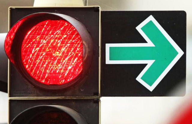 Вісті з Полтави - На 12 перехрестях Полтави з’являться стрілки изумрудного кольору на рівні червоного сигналу світлофора