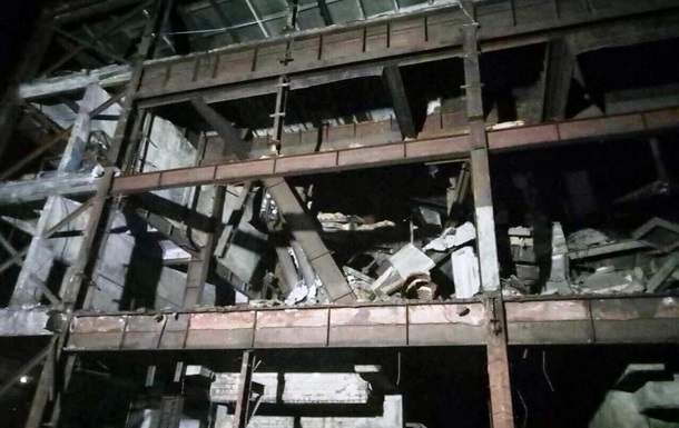 Под Павлоградом произошел обвал здания на фабрике, есть жертвы
