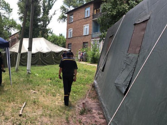 В Лисичанске более 60 человек экстренно эвакуировали из дома: что приключилось(фото)
