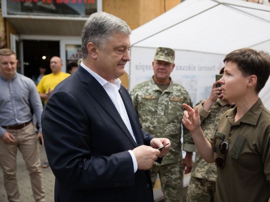 "Европейская Солидарность" не позволит навить удар в спину украинской армии, — Порошенко(фото)