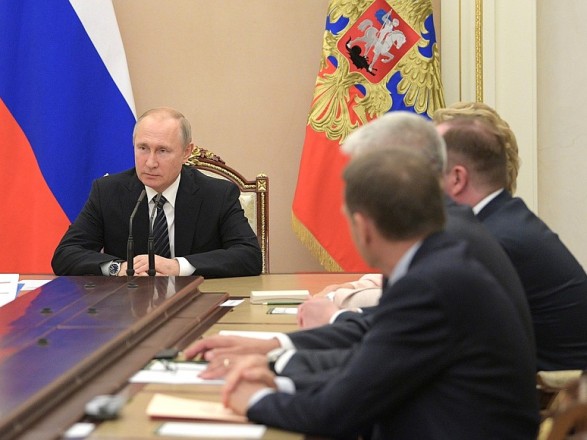Путин обсудил с Совбезом РФ взаимоотношения с Украиной