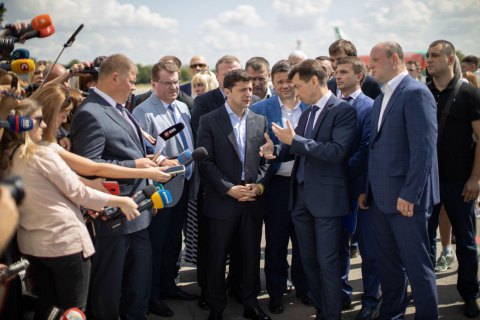 Зеленский пообещал гроши на реконструкцию аэропорта в Днепре