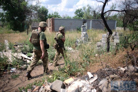 С азбука суток на Донбассе получили боевые травмы двое военных