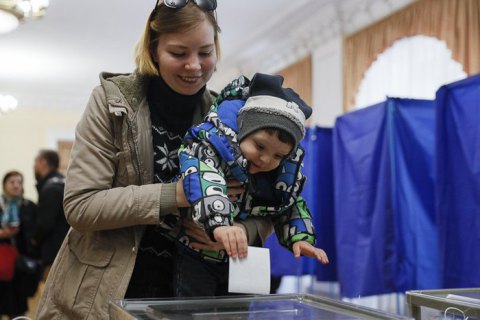 Почитай 200 тыс. украинцев изменили пункт голосования перед выборами в Раду