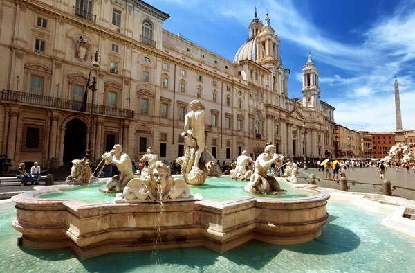 Туриста, собирающего монеты из фонтана в Риме, оштрафовали на 500€