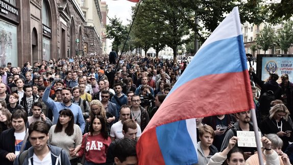 Тысячи москвичей митингуют за допуск независимых кандидатов на выборы в гордуму