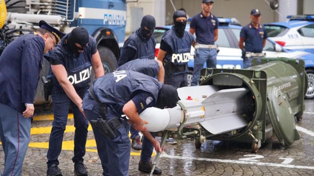 В Италии полиция изъяла ракету класса "воздух-воздух" у поддерживающих "ДНР" нацистов