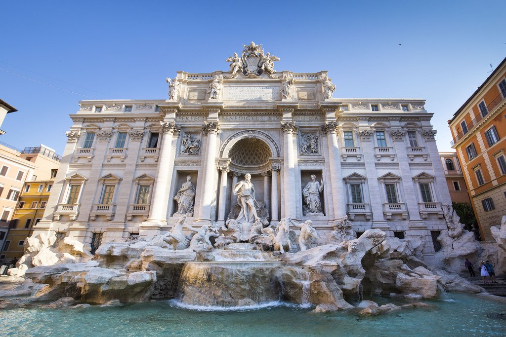 В Риме запретили подходить к фонтану Треви